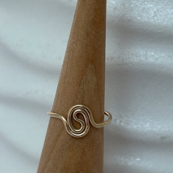 Artisan Toe Ring 14K Gold Yin Yang Design - Picture 6 of 13